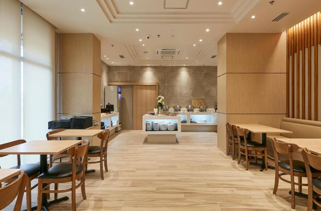 Wishton Hotel Yangon Exterior photo
